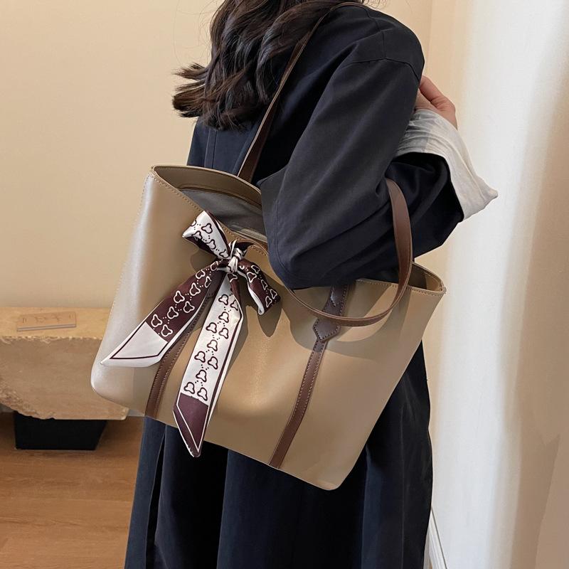 Winter bag commuter tote bag women's 2025 new texture Maillard shoulder bag large capacity popular handbag