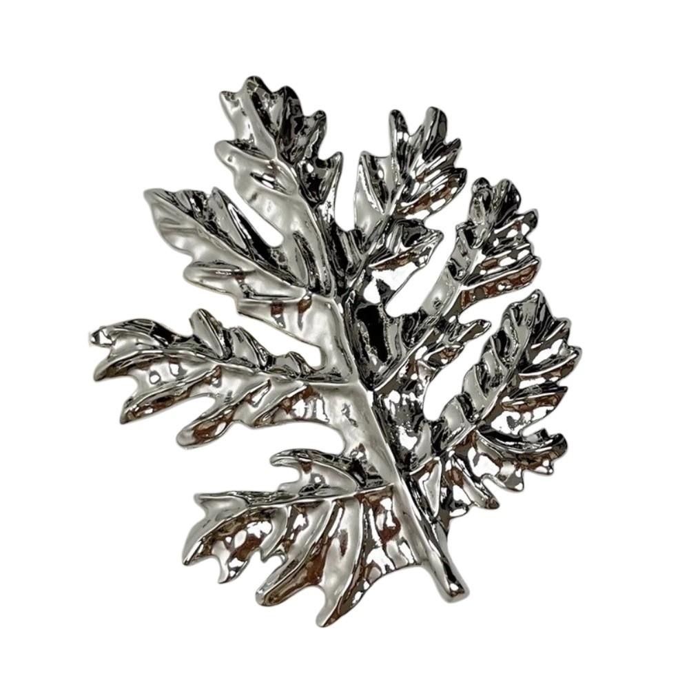 Exquisite Corsage Ornament Maple Leaf Brooch Vintage French Style Long Leaf Pin Gold Chest Flower Metal Glossy Brooch Gift