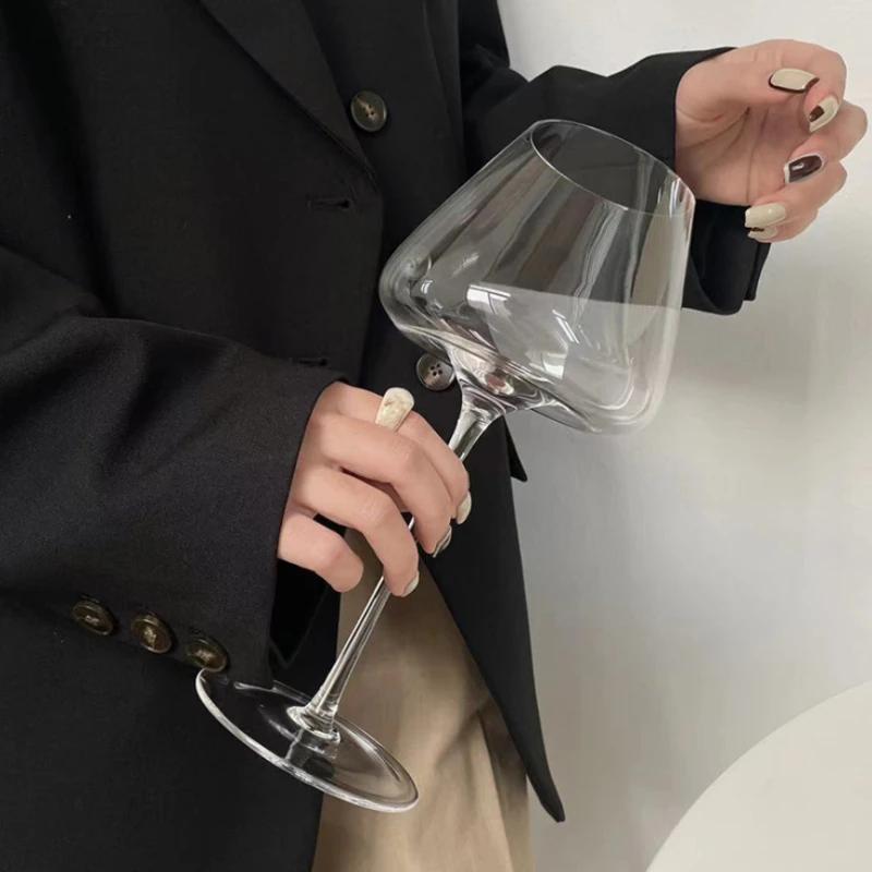 720 мл Легкий роскошный современный минималистский прозрачный стеклянный бокал для вина бордового цвета, высококачественный бокал для вина с высокой ножкой для домашнего использования