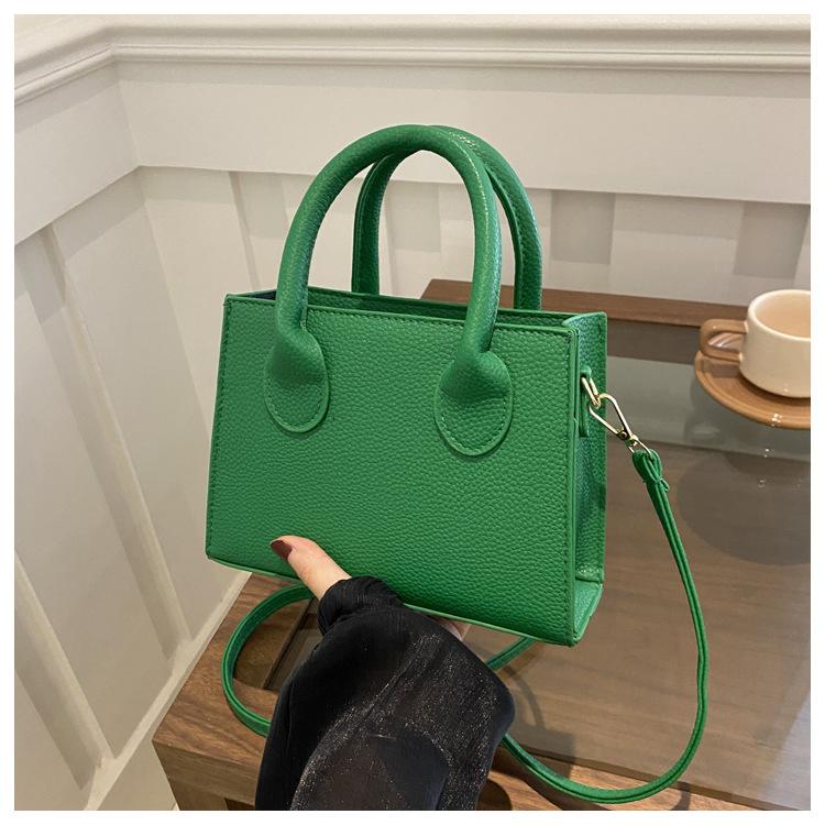 2024 повседневная однотонная модная текстура линии, новая модная дорожная сумка большой вместимости, новая портативная сумка через плечо, маленькая квадратная сумка