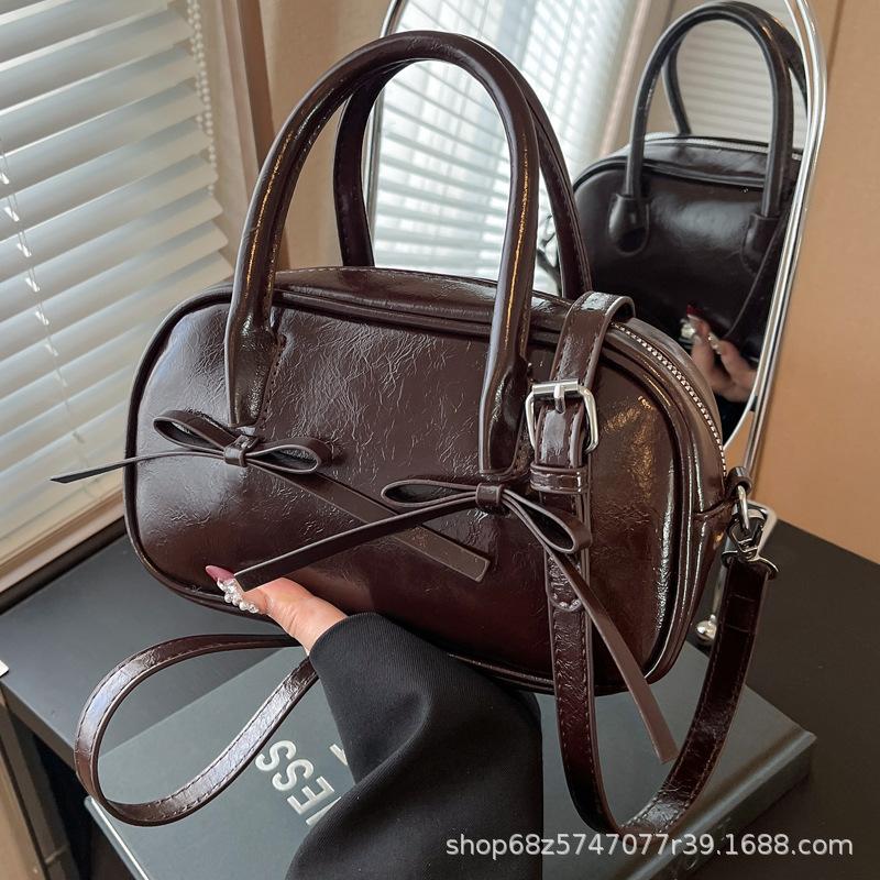 Red Bow Baguette Underarm Bag Women's 2025 New Fashion Commuter Premium Sense Bag Portable Shoulder Bag