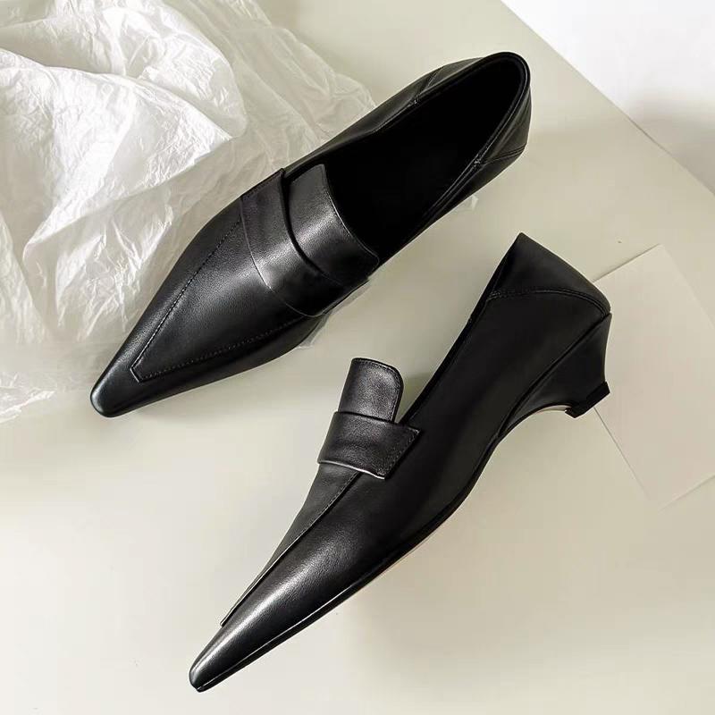 Женские commuter туфли на низком каблуке с заостренным носом из натуральной кожи в стиле французского ретро. Весна и осень. Элегантные, нескользящие, повседневные, универсальные, низкие.