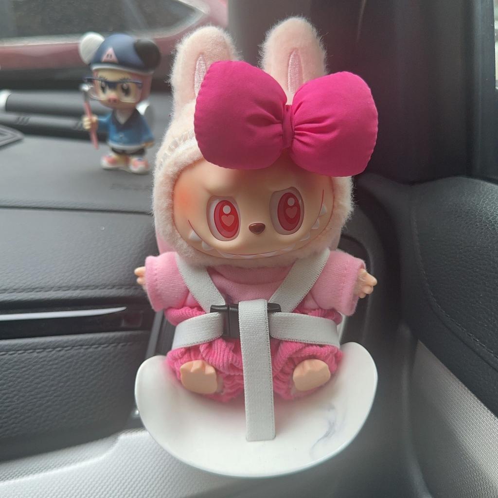 Автокресло для кукол Клипса для воздуховода Декор безопасного сиденья с ароматической таблеткой Украшение для автомобиля для демонстрации Лабубу Игрушечный аксессуар для интерьера автомобиля