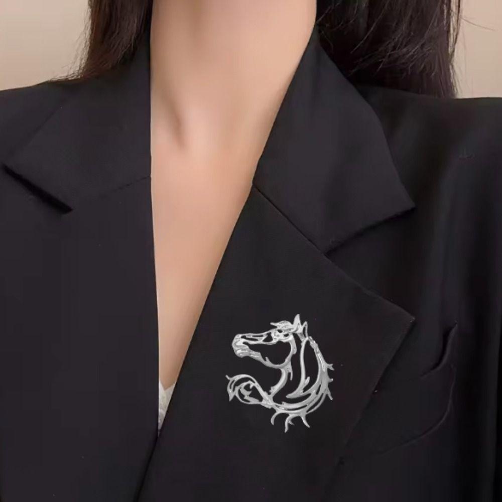 Простая полая брошь в виде лошади, цинковый сплав, новогодний цветок на грудь, зодиакальная лошадь, булавка, подарок