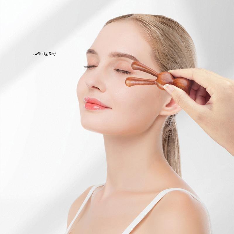 Sandalwood Rabbit Nose Scraping Massage Comb for Meridian Clearing Eye Acupoint Therapy Blood Circulation Promotion