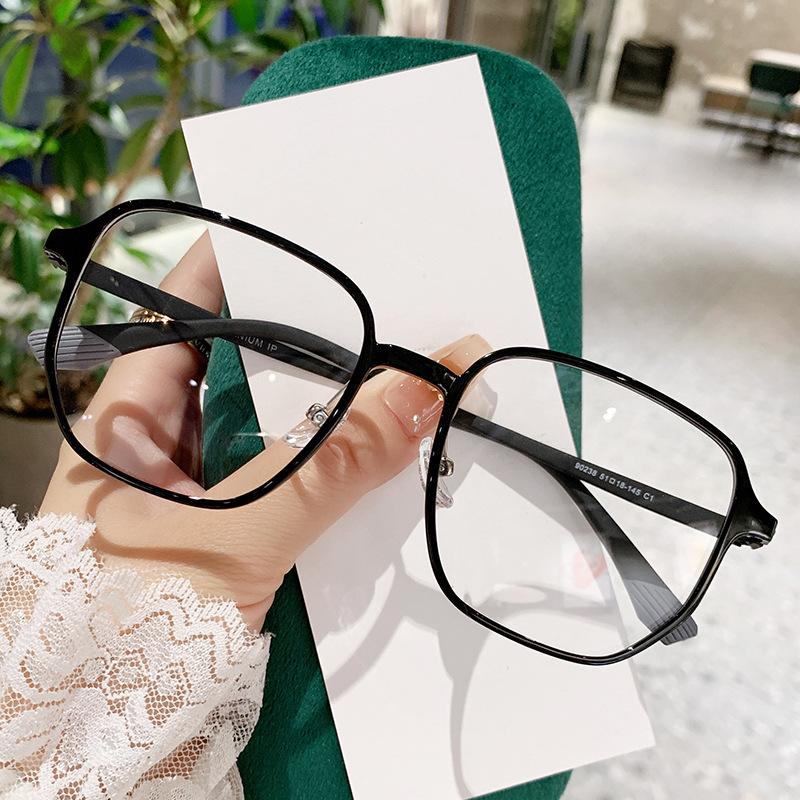 Ultra-Light Anti-Blue Light Square Frame Myopia Glasses For Women'S Advanced Sense Of Whitening Light Tea Large Frame Glasses