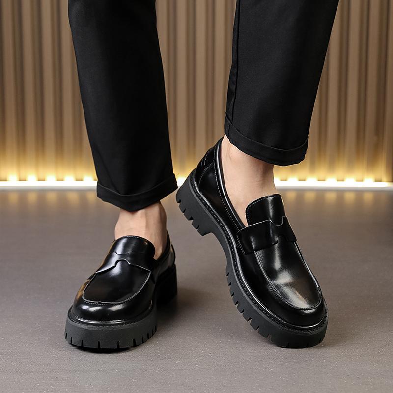 Новые модные лоферы на мягкой подошве с противоскользящим эффектом для подростков, классические черно-белые мужские удобные кожаные туфли на толстой подошве