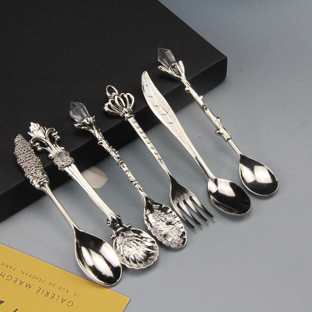 6pcs Vintage Spoons Fork Royal Style Gold Carved Coffee Tea Spoon Snacks Fruit Prikkers Dessert Fork Cutlery Set Kitchen Tool