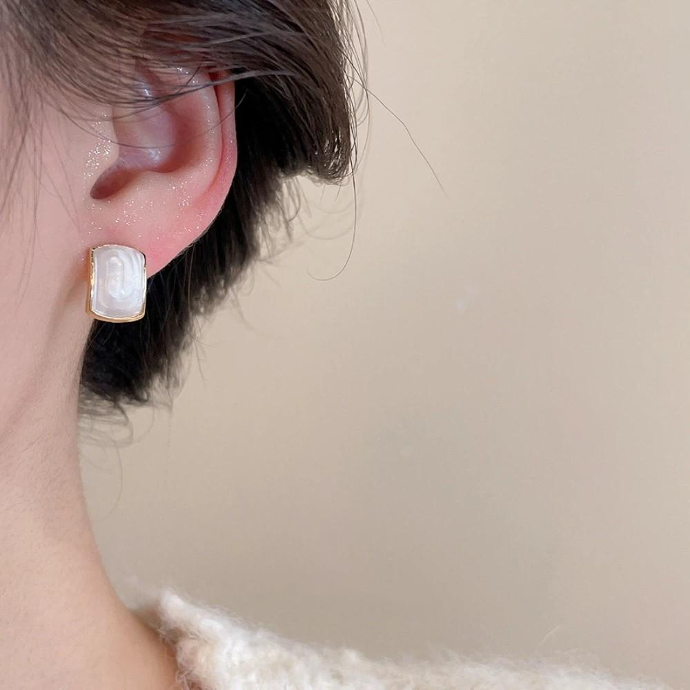 Luxury Design Stud Earrings Gold Color Pearl Earrings Stud Gifts for Women