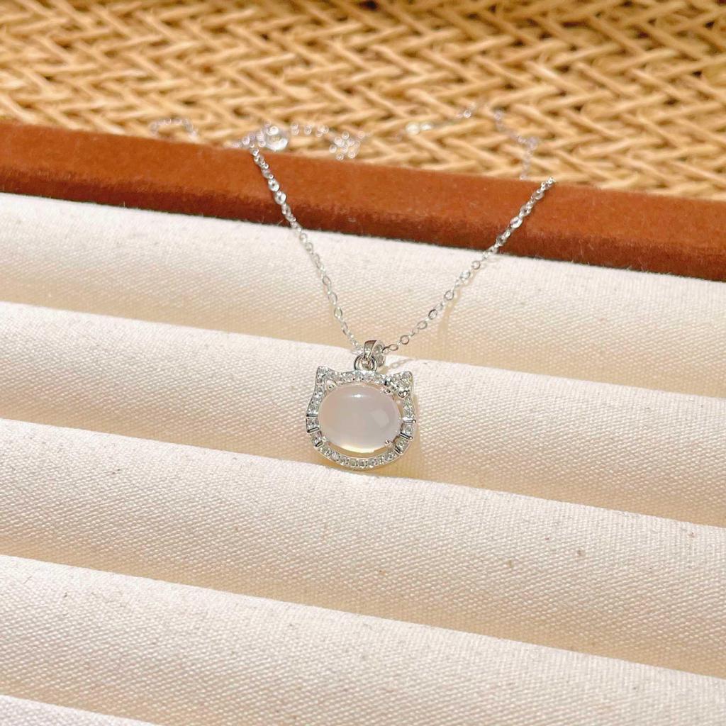 Серебряное (S925) колье с хризопразом и подвеской-кошкой с цирконами