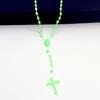 Светящийся католический крест Христа Иисуса Пластиковые четки Распятие Ожерелье Религиозные церковные украшения Настенные кресты Сувениры Подарки