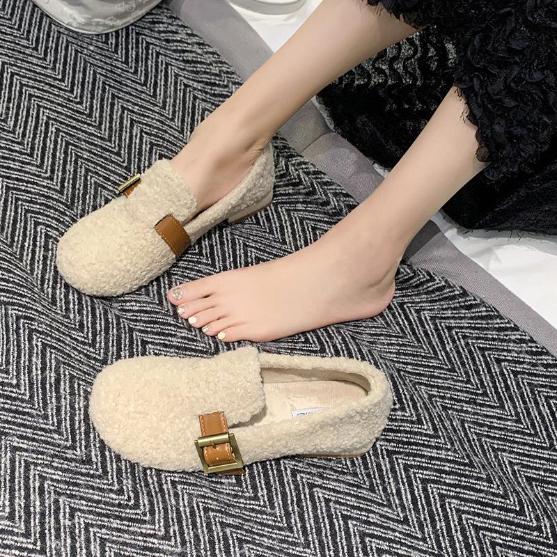 Обувь Mao Mao женская зимняя 2025 новая верхняя одежда из бархата, овечьей шерсти, пряжка на толстом каблуке, одна педаль, ленивые туфли для женщин