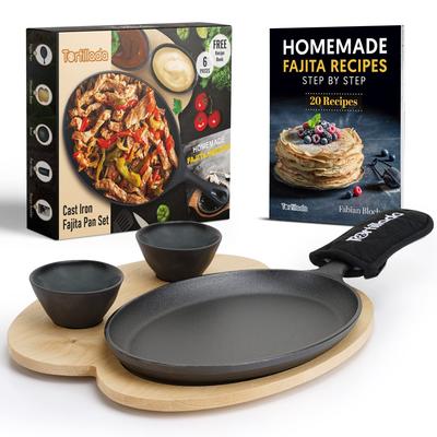 Набор чугунных сковородок для фахитас «Тортильяда» включает в себя деревянный поднос, 2 керамические миски для макания — сковорода/гриль 10 дюймов — +