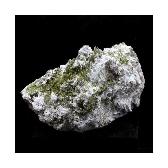 Pierres et Minéraux. Epidote, Byssolite. 690.0 ct. Chamrousse, Belledonne, Isère, France..