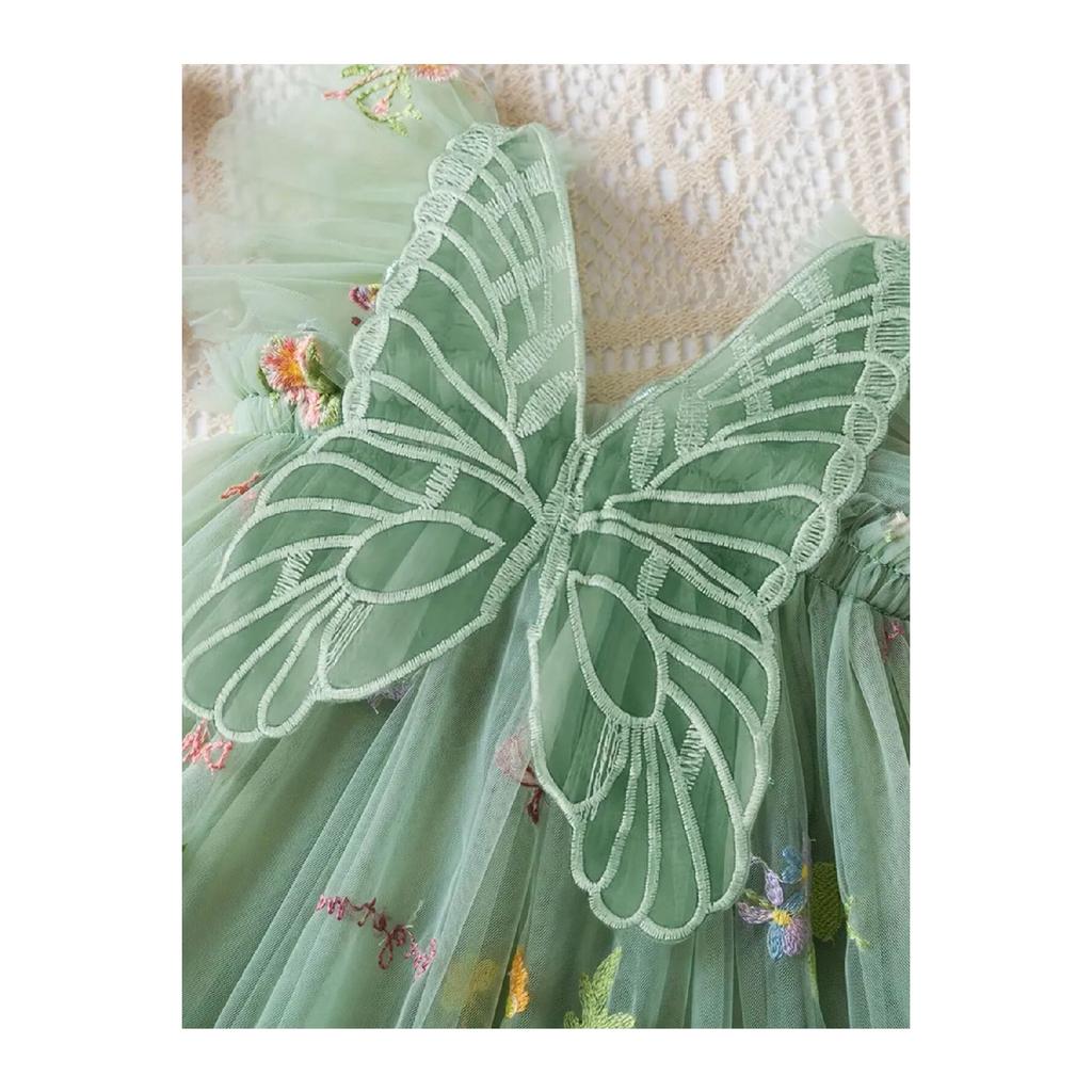 Зеленое платье с цветочной вышивкой