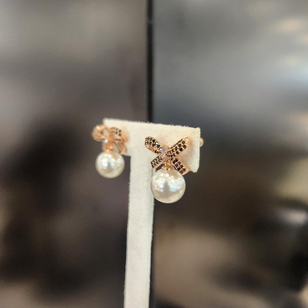 ARTRIA Ribbon Dangling Pearl E Nuclear Pearl Cubic Earrings EGSERKK0007BKF