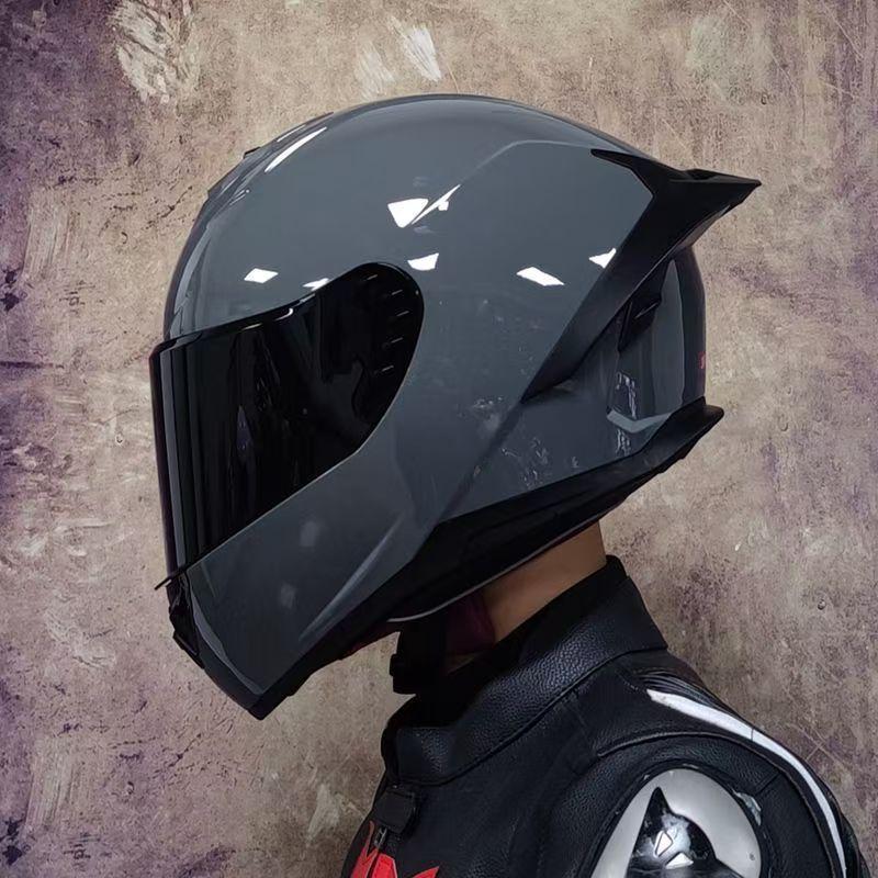 Мотоциклетный шлем для мужчин и женщин летом Гандам Bluetooth Личность Четыре сезона Хвост Мотоцикл Пара