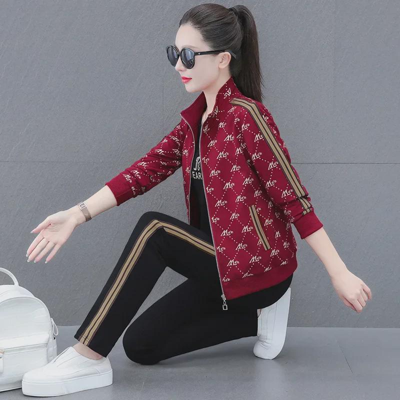 Осень 2023 года, повседневный спортивный костюм контрастного цвета для женщин среднего возраста: Комплект из принтованной толстовки и спортивных штанов