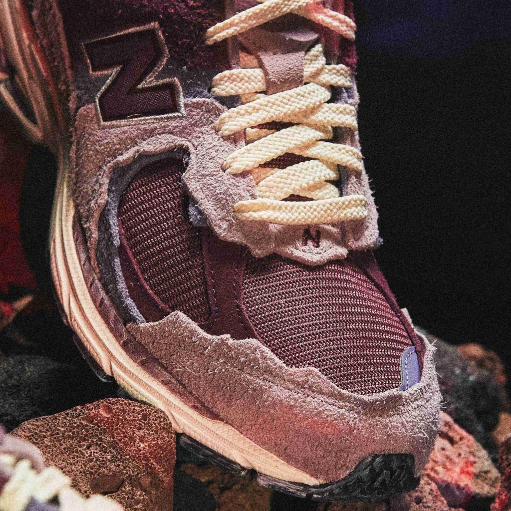 New Balance 2002R Protection Pack - Pink Unisex Sneakers Lilac-Chalk M2002RDH