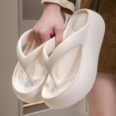 Модные шлепанцы на массивной платформе для женщин Лето 2025 Сланцы с перемычкой между пальцами Толстая подошва Облачные тапочки Женские Пляжные Нескользящие Мягкая подошва Шлепанцы