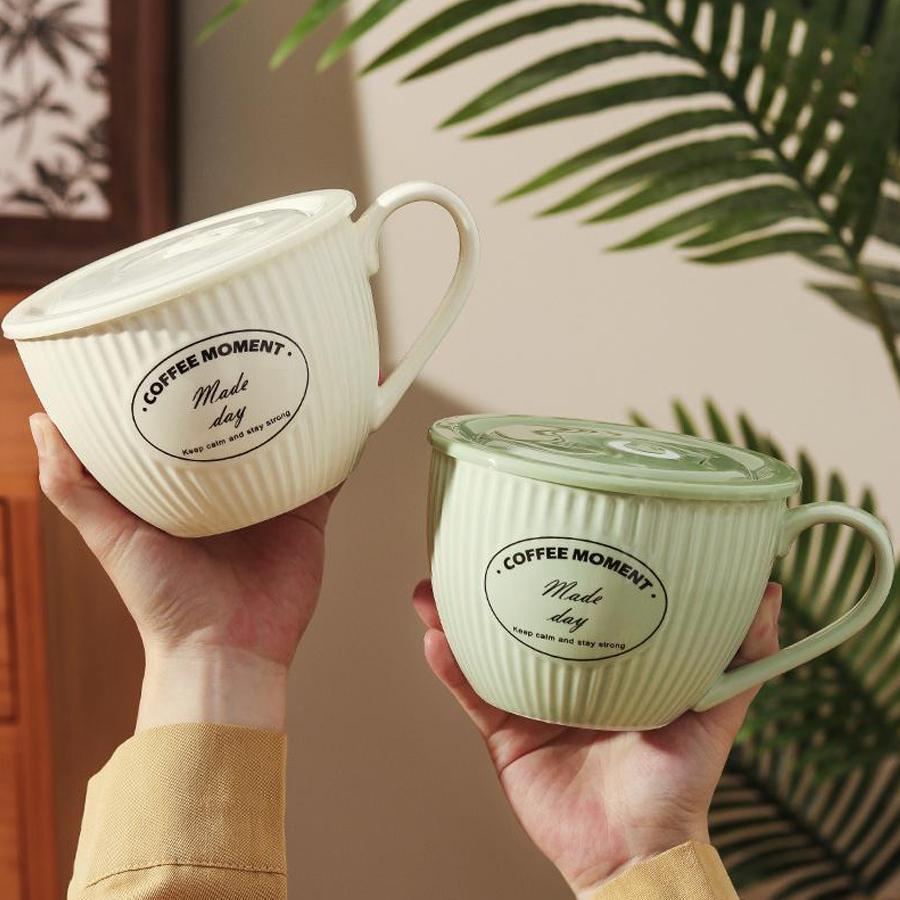 Керамическая чаша/кружка большой вместимости 700 мл с крышкой и ложкой, с винтажной текстурой; подходит для супа, кофе или лапши быстрого приготовления.