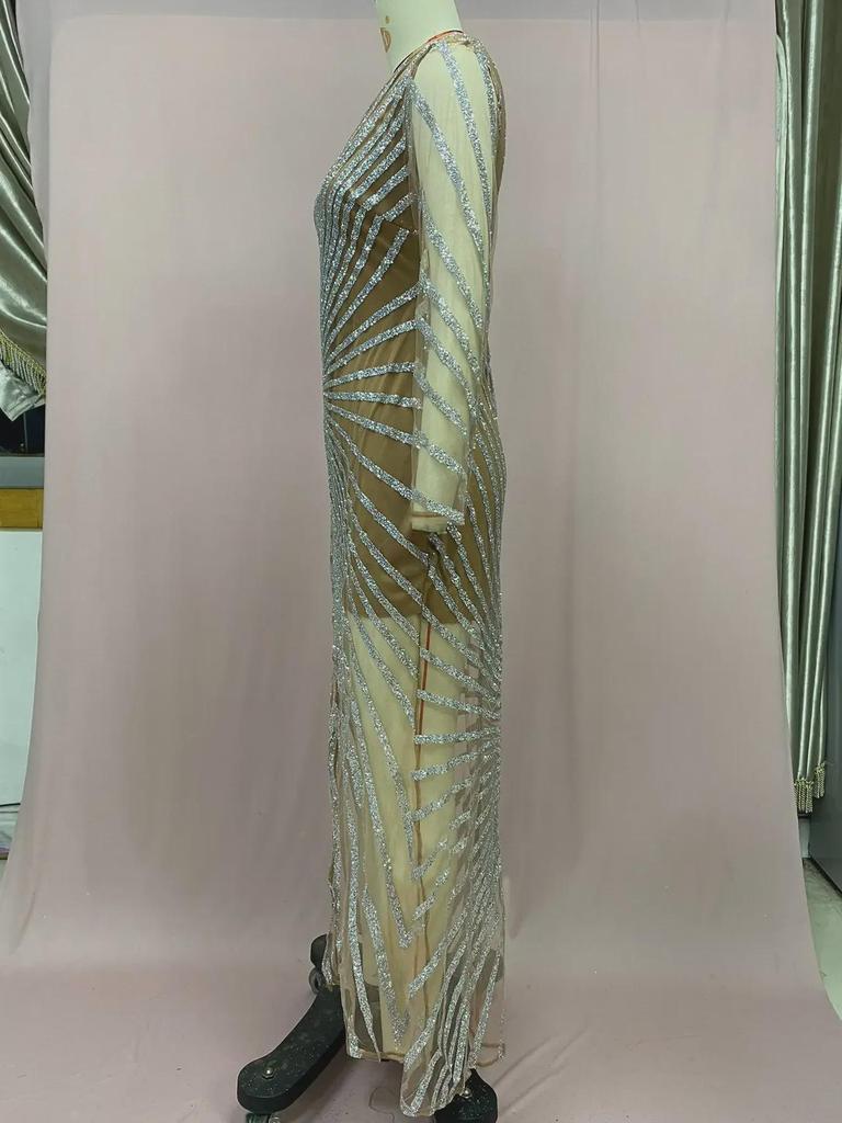 Европейская и американская мода весны 2025 года: Платье с разрезом и длинными рукавами в сетку с эффектом хрусталя и бриллиантами