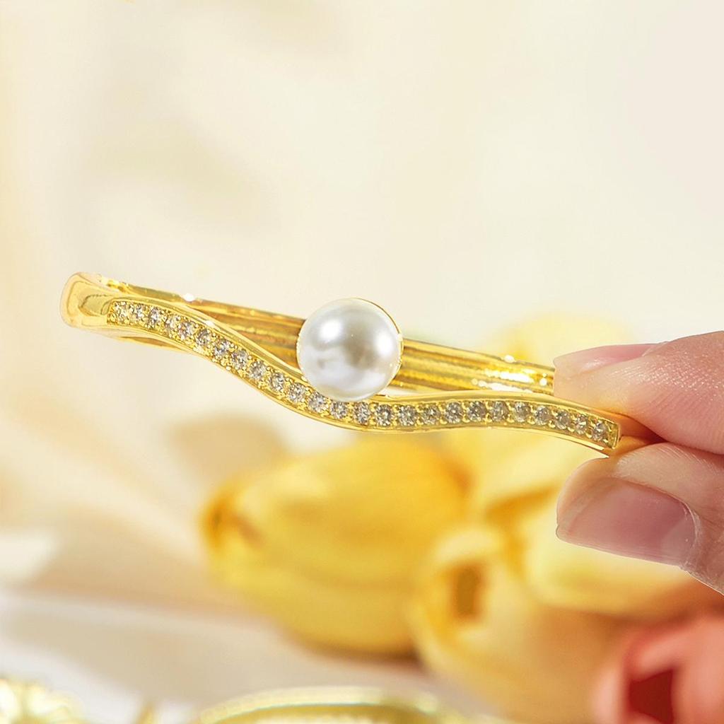 CMM Разнообразие выбора ювелирных изделий Искусственный жемчуг Золотые браслеты из циркония Браслет с подвесками Банкетные вечеринки Свадебные украшения Аксессуары для женщин