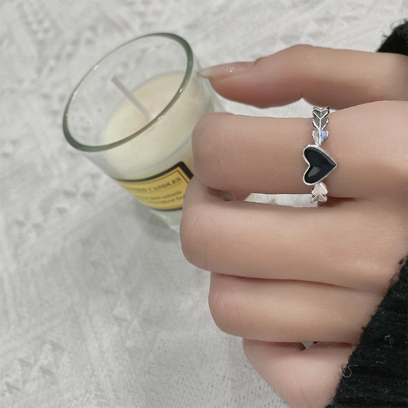 Dark Black Love Ring, Retro Simple Peach Heart Open Ring, Heart-Shaped Surround Design