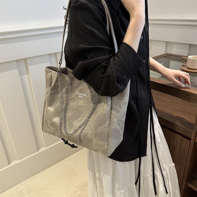Large Capacity Bag for Women In Spring Versatile New Simple Shoulder Bag Texture Women's Chain Commuting Tote Bag