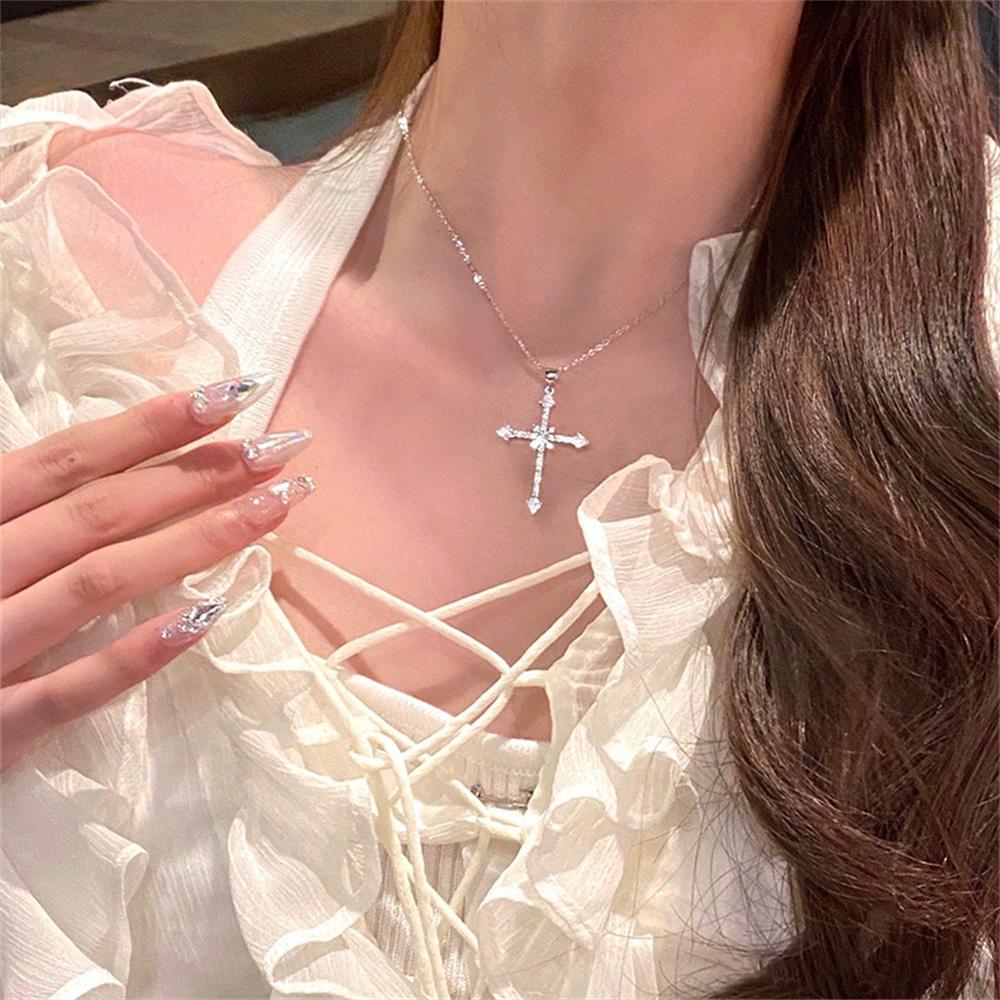 Starry Cross Necklace With Cool And Sweet Style, High-End Texture Sparkling Diamond Necklace With Personalized Pendant.