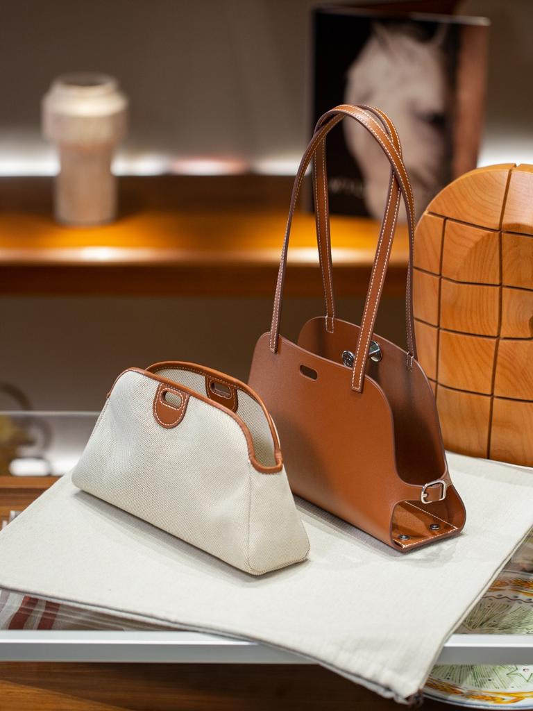 Top-layer Cowhide Connection Will Launch Bags For And 2025 Large-Capacity Casual Bags Timely Launch Of Hundreds Of Single Leather Bag Underarm Styles