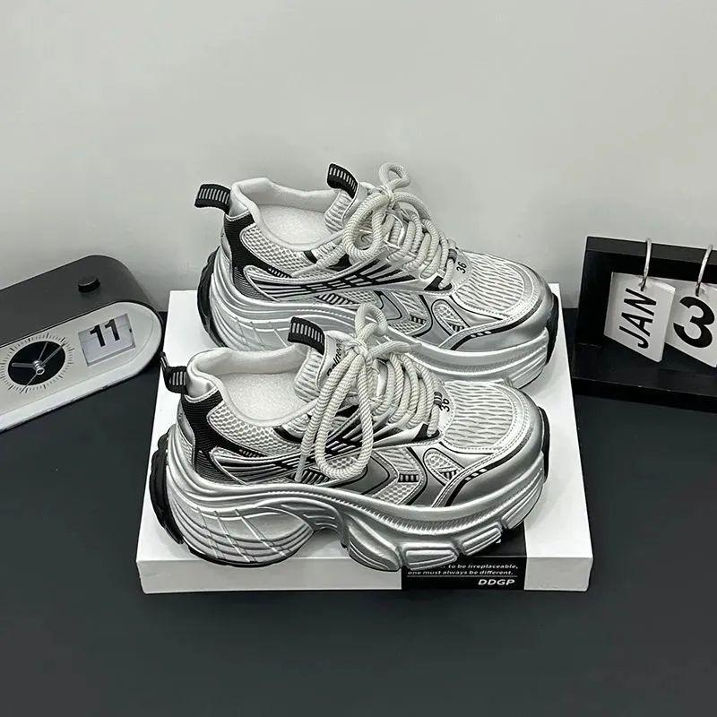 Женские кроссовки «папины кроссовки» маленькие новые повседневные спортивные кроссовки весна и лето дышащая сетка супер огонь толстая подошва увеличивающие рост кроссовки