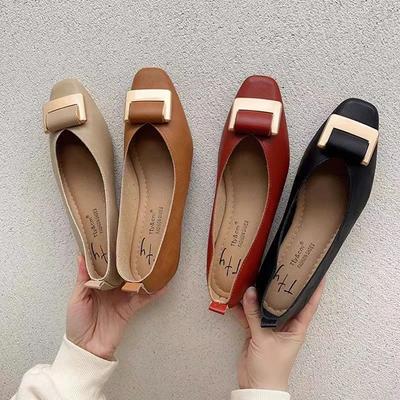 Модные женские туфли Мэри Джейн с квадратным носком и металлическим украшением на низком каблуке. Милые повседневные балетки для женщин. Элегантные туфли на плоской подошве с мягкой подошвой.