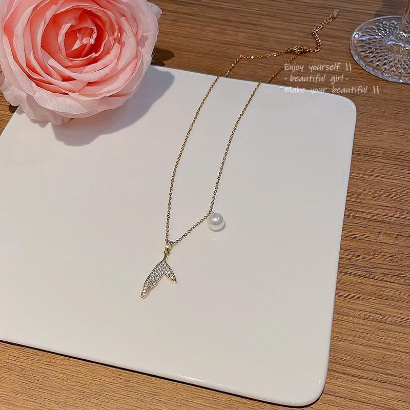 Элегантное ожерелье из титановой стали с жемчугом и микро-инкрустацией бриллиантами — цепочка на ключицу высокого класса