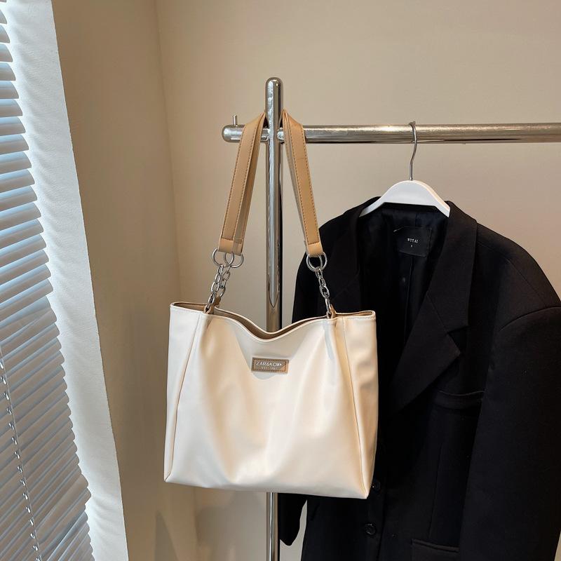 Вместительная сумка-тоут женская новая весенне-летняя контрастного цвета на плечо подмышку универсальная классная сумка для поездок