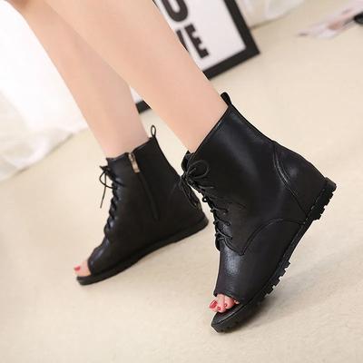 Женские босоножки на танкетке, увеличивающие рост, классные весенние ботинки на среднем каблуке с перекрестными завязками, закрывающие рот рыбы, римские туфли на каблуке