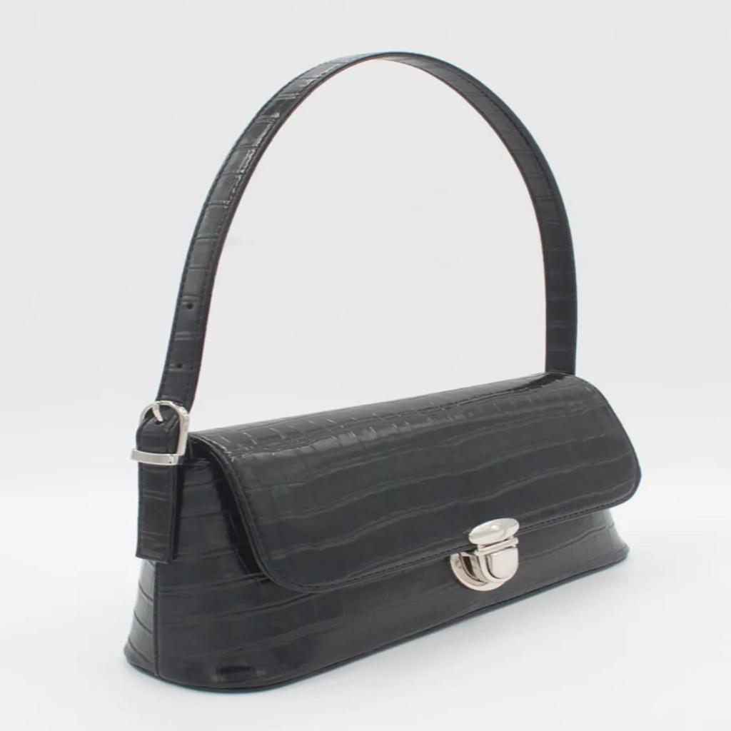 Женская черная сумка через плечо на молнии с крокодиловым узором