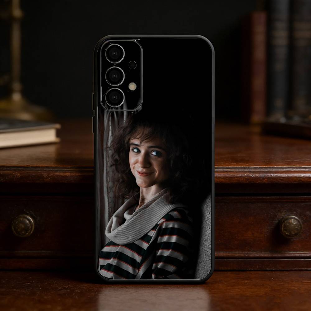 Retro Chic Vibe Natalia Dyer Phone Case For Samsung S25,S24,S21,S22,S23,S30,Ultra,S20,Plus,Fe,Lite Black Shell