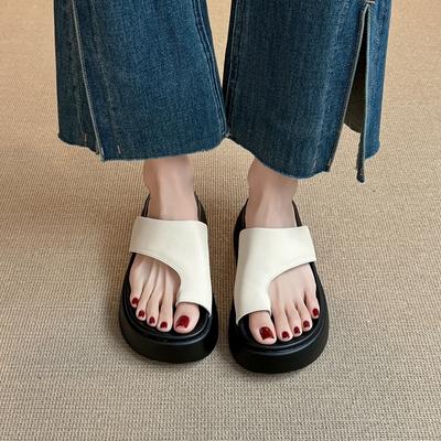 Модные шлепанцы с перемычкой для женщин, летняя обувь, новые кожаные удобные повседневные мягкие сандалии на толстой подошве для пляжа, плоские