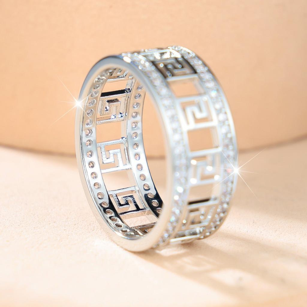 Light luxury diamond ring with hollowed-out design and diamond inlay Vintage-style gold zircon ring Unisex high-end jewelry