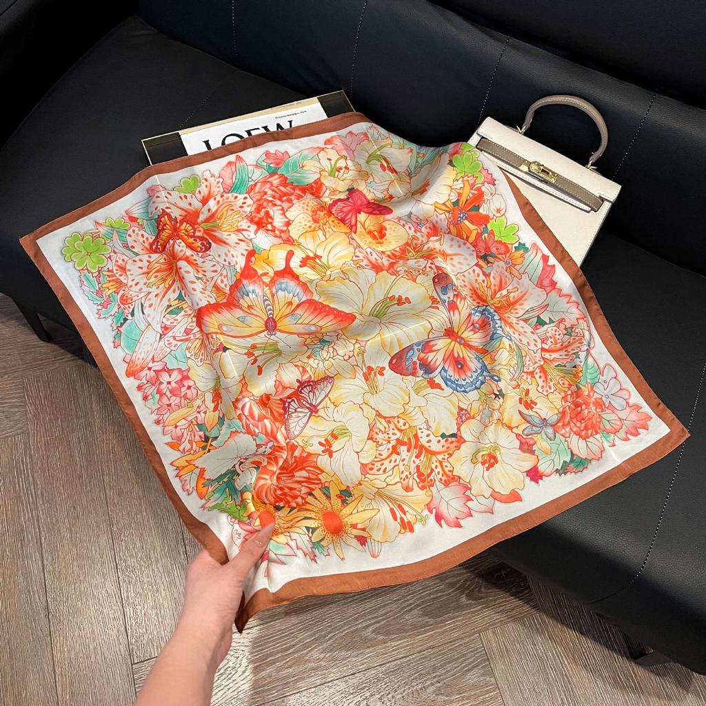 Simulated silk women's small square scarf, Korean cashew nut leopard print small silk scarf, headscarf, four-season scarf, professional scarf.
