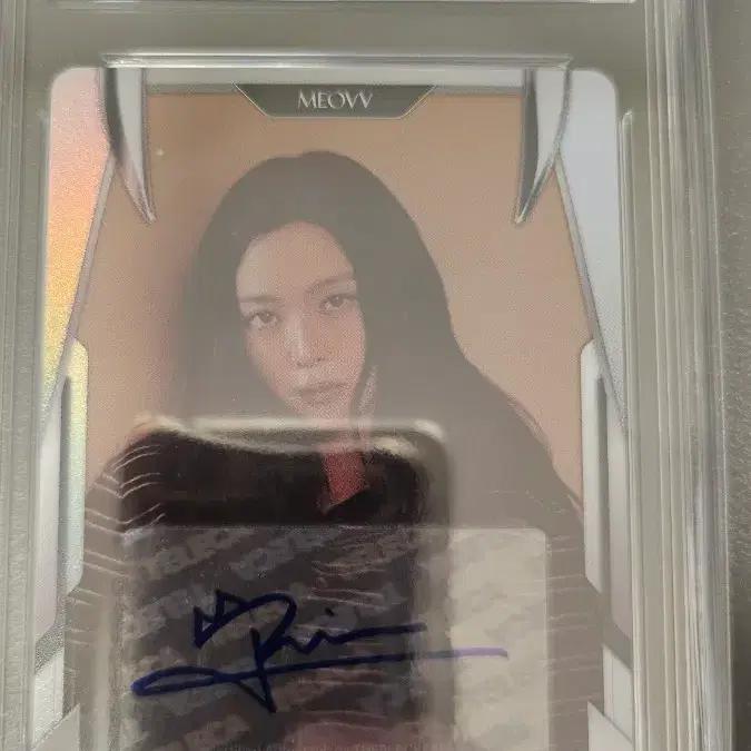 Selling MEOVV Teleca Narin Autograph Grade Cards.