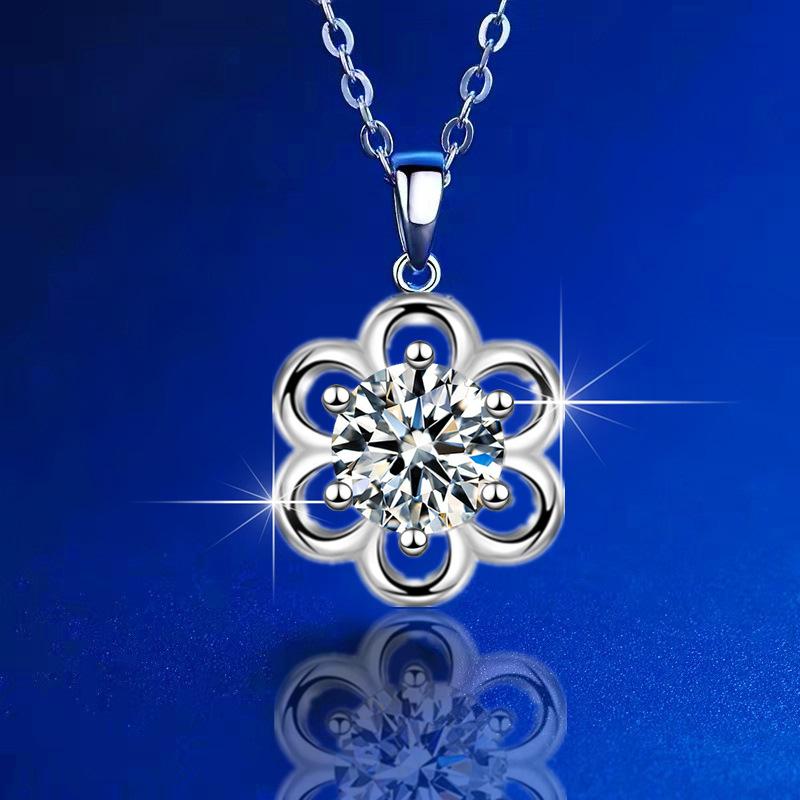 Moissanite Zircon Sunflower Pendant Necklace Accessories Ladies Niche Fashion Collarbone Necklace Jewelry