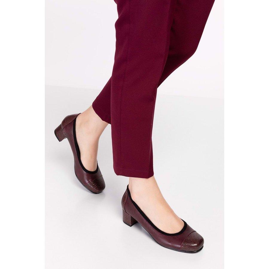 Женские классические туфли из натуральной кожи на массивном среднем каблуке