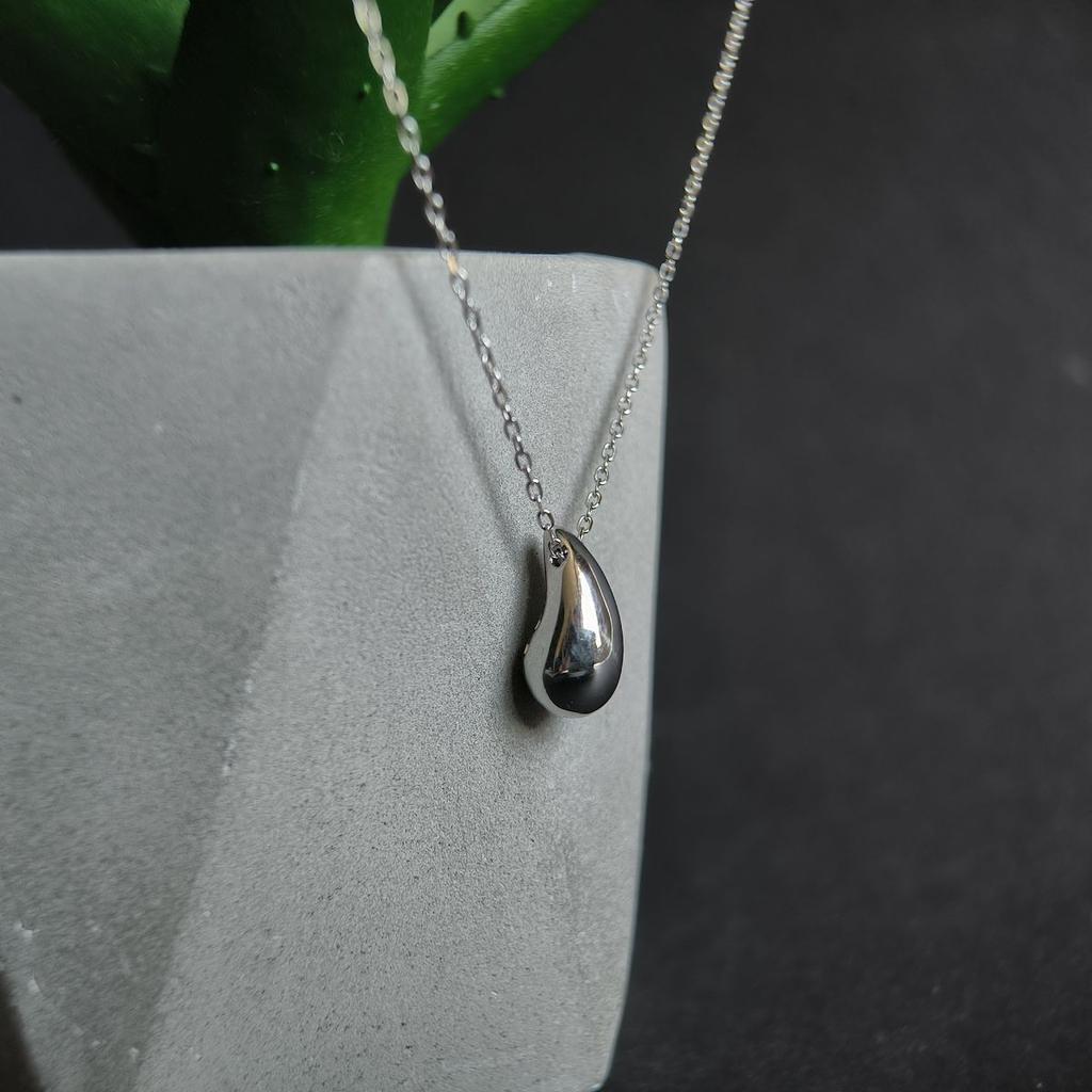 Серебряное колье с без камней, вес изделия 3,04 гр (2184805)