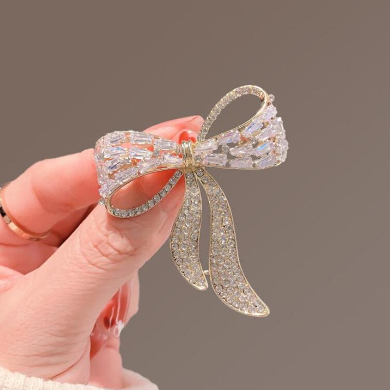 Bow Tie Rhinestone Brooch Female Simple Personality Pin Anti-Light Corsage