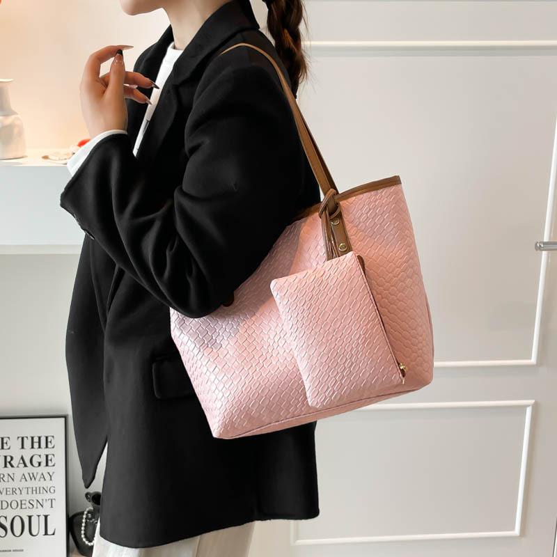 Oversized Fashion Bag With Polyester Lining And Double Shoulder Straps For Daily Wear