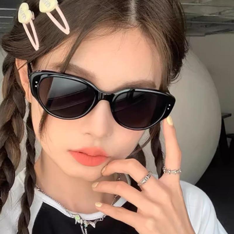 White cat eye sunglasses Internet celebrity sunglasses new ins European and American spice girls style style photo female tide senior