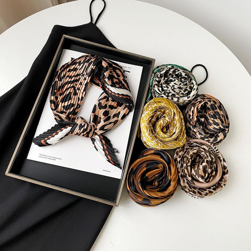 70 * 70 Four Seasons Доступен Новый женский маленький квадратный шарф, высококачественный шарф с буквенным принтом, профессиональный шарф, атласный шарф