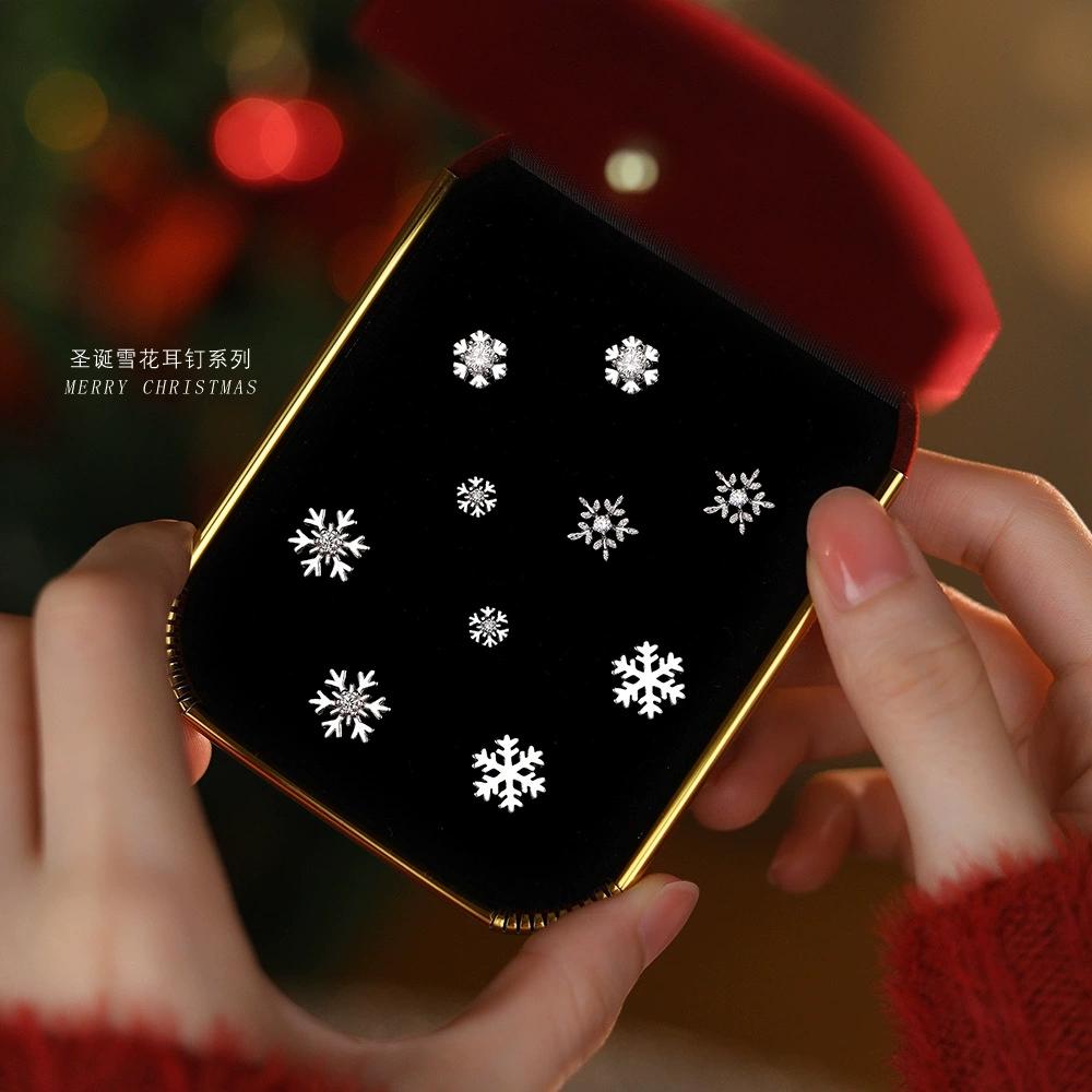E173 -S925 Sterling Silver Snowflake Series Earrings for Women Fashionable Light Luxury Design Christmas Jewelry Gift